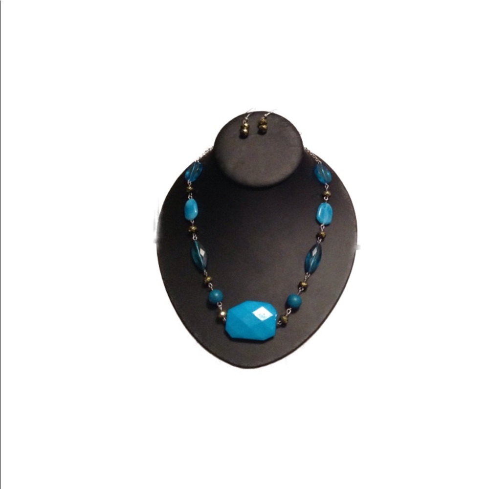 New Turquoise Beaded Necklace and Earring Set